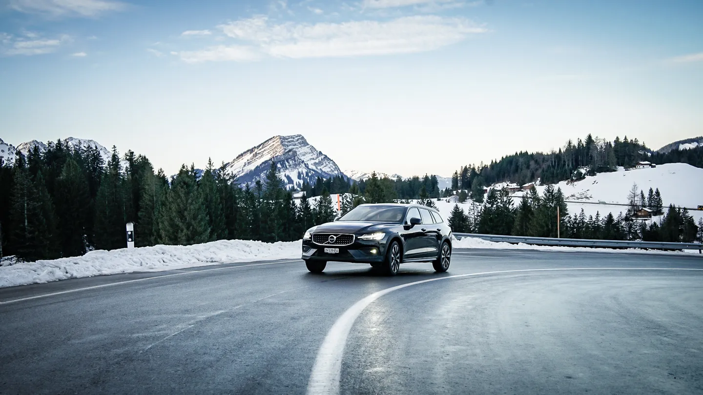 Volvo V60 Cross Country Roadtrip in den Schweizer Alpen — Bild 6