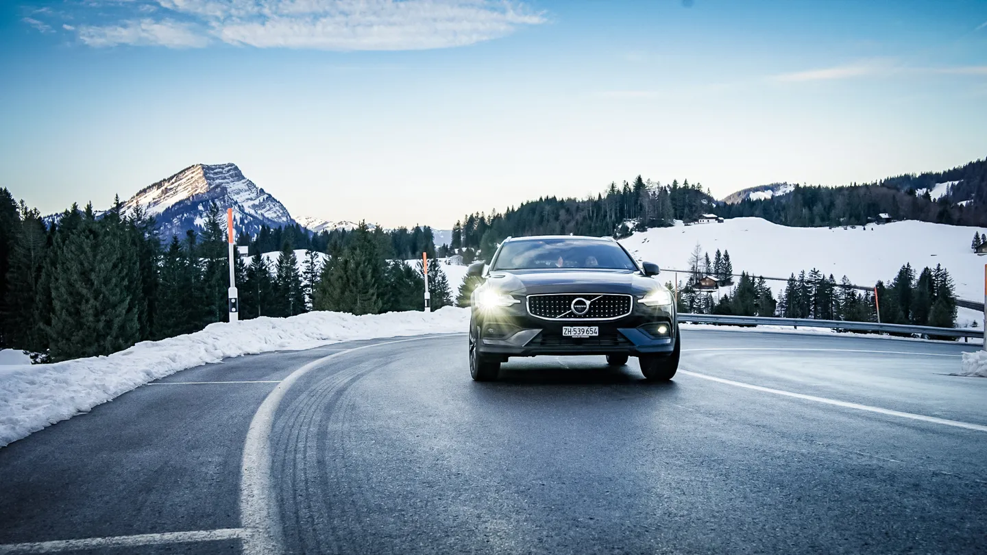 Volvo V60 Cross Country Roadtrip in den Schweizer Alpen — Bild 5