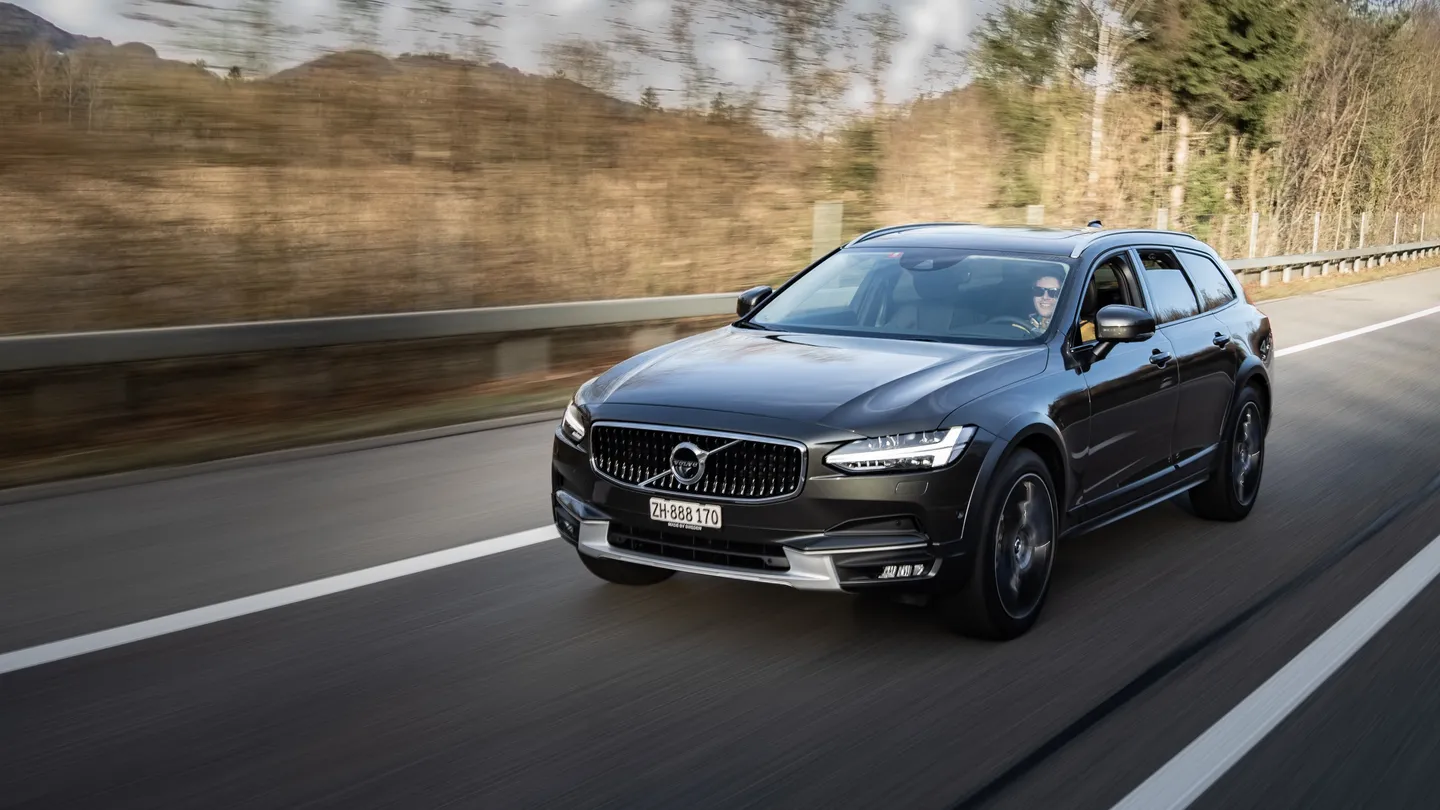 Volvo V60 Cross Country Roadtrip in den Schweizer Alpen, Gantrisch — Bild 13