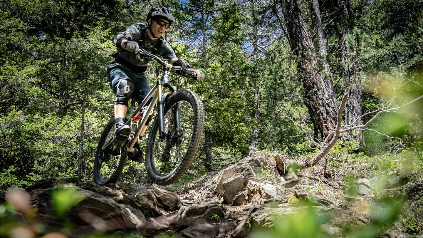 Mountainbike-Fotografie in den Alpen, sierre send it hässig — Bild 21