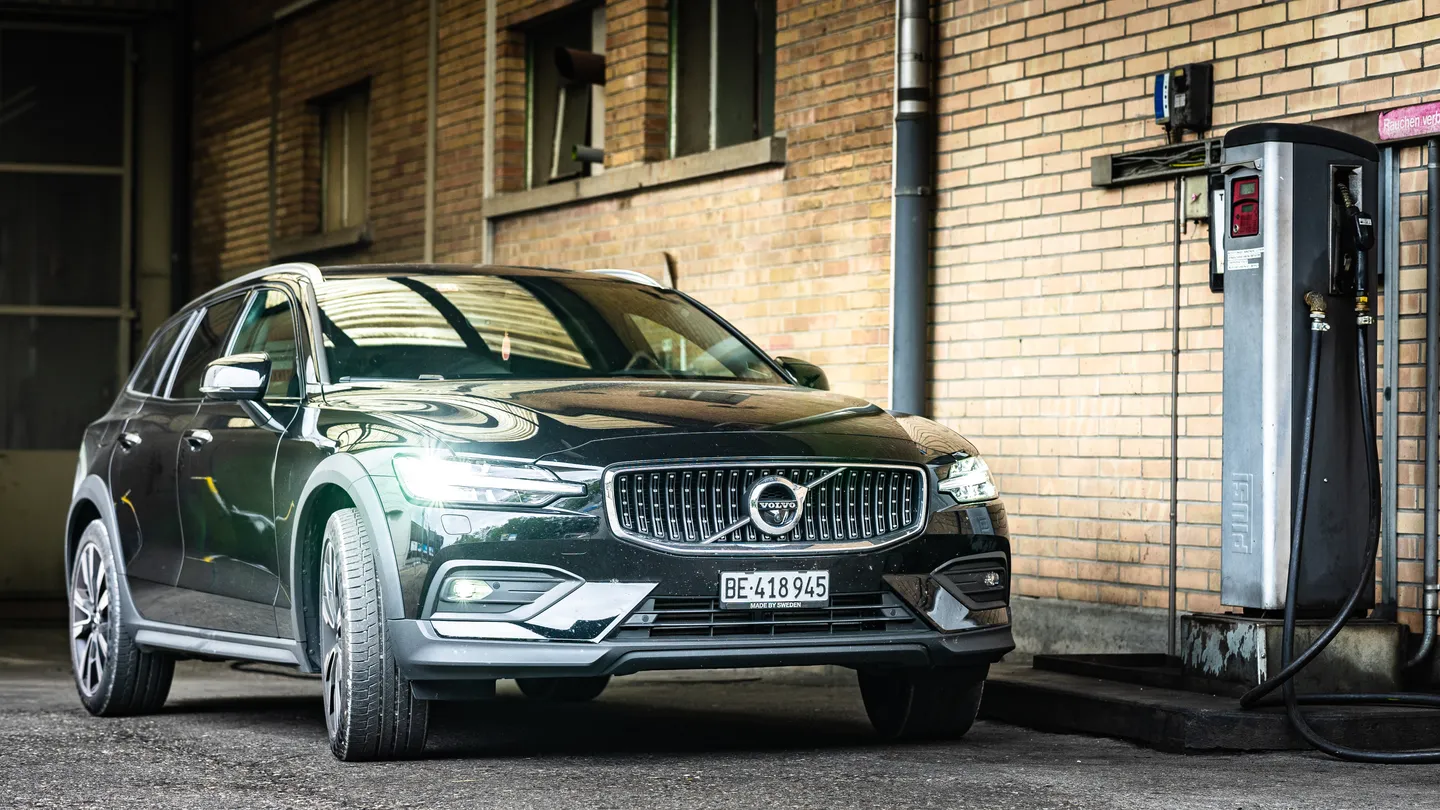 Volvo V60 Cross Country Roadtrip in den Schweizer Alpen — Bild 30