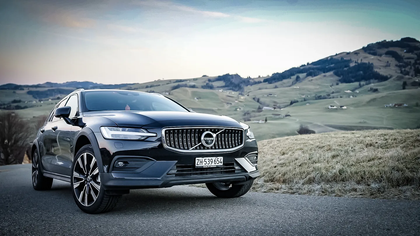 Volvo V60 Cross Country Roadtrip in den Schweizer Alpen — Bild 7