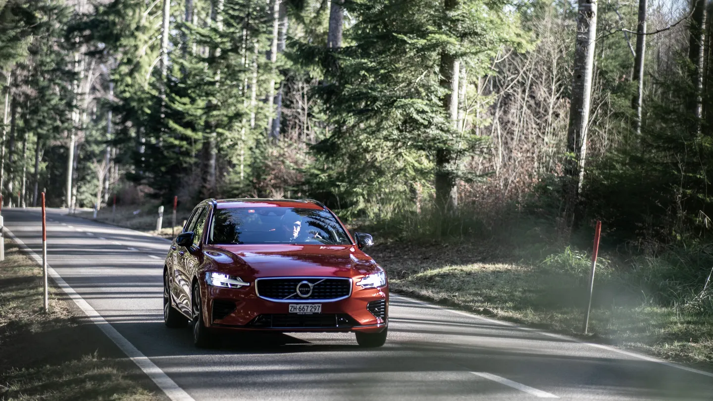 Volvo V60 Cross Country Roadtrip in den Schweizer Alpen, Gantrisch — Bild 11