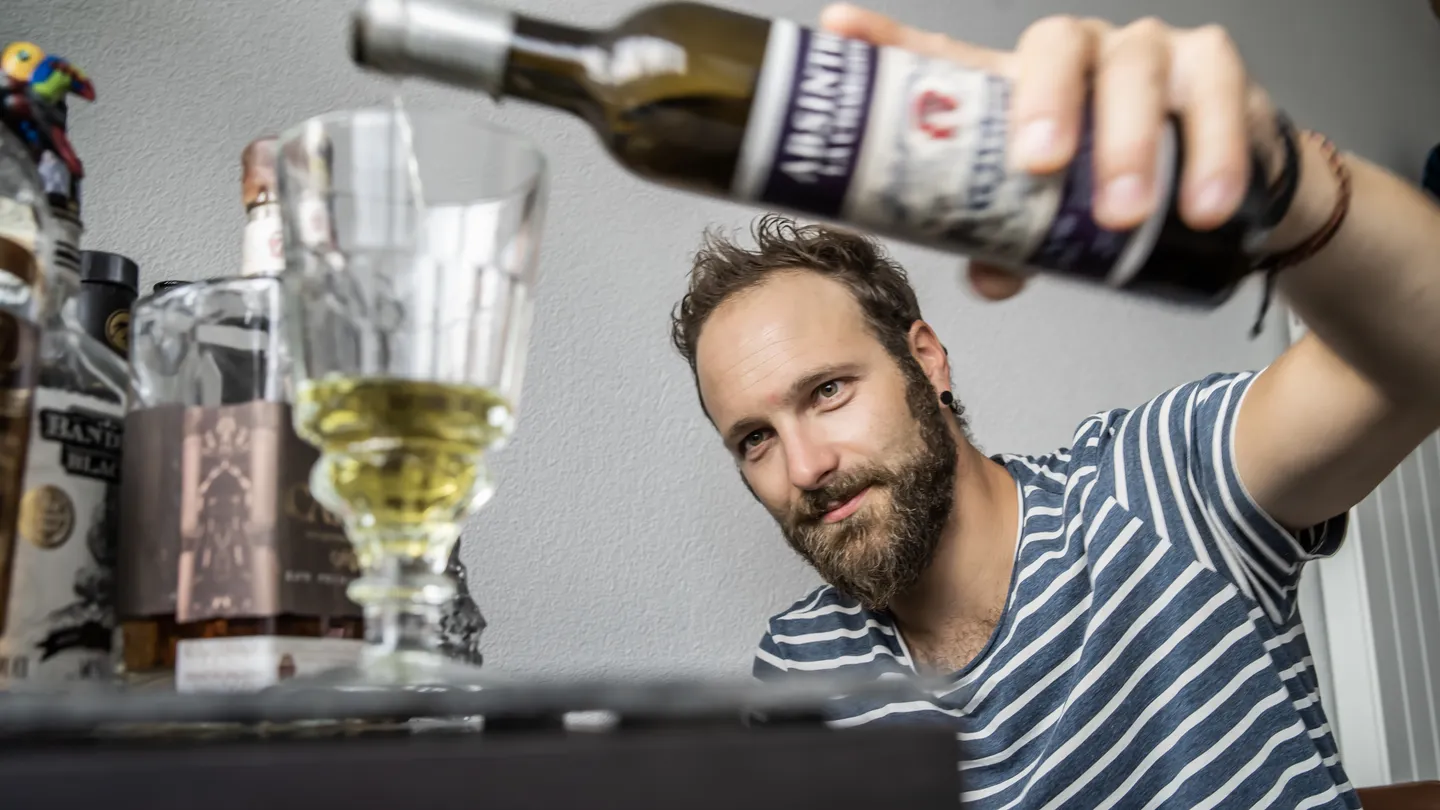 Portrait- und Lifestyle-Fotografie Bern, Simon natürliches licht modul 6 teil A. — Bild 8