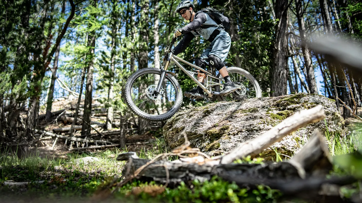 Mountainbike-Fotografie in den Alpen, sierre send it hässig — Bild 20