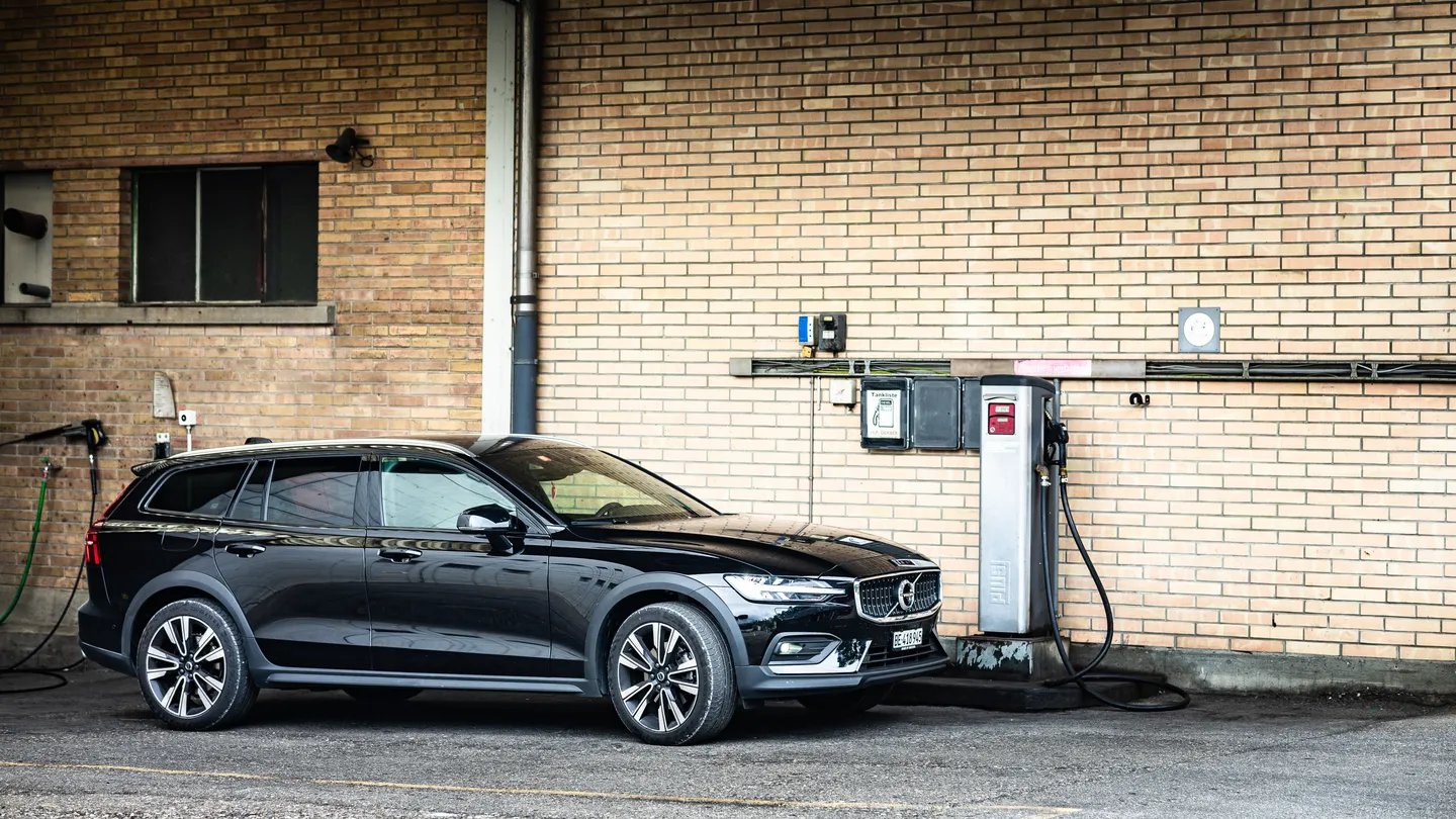 Volvo V60 Cross Country Roadtrip in den Schweizer Alpen — Bild 28
