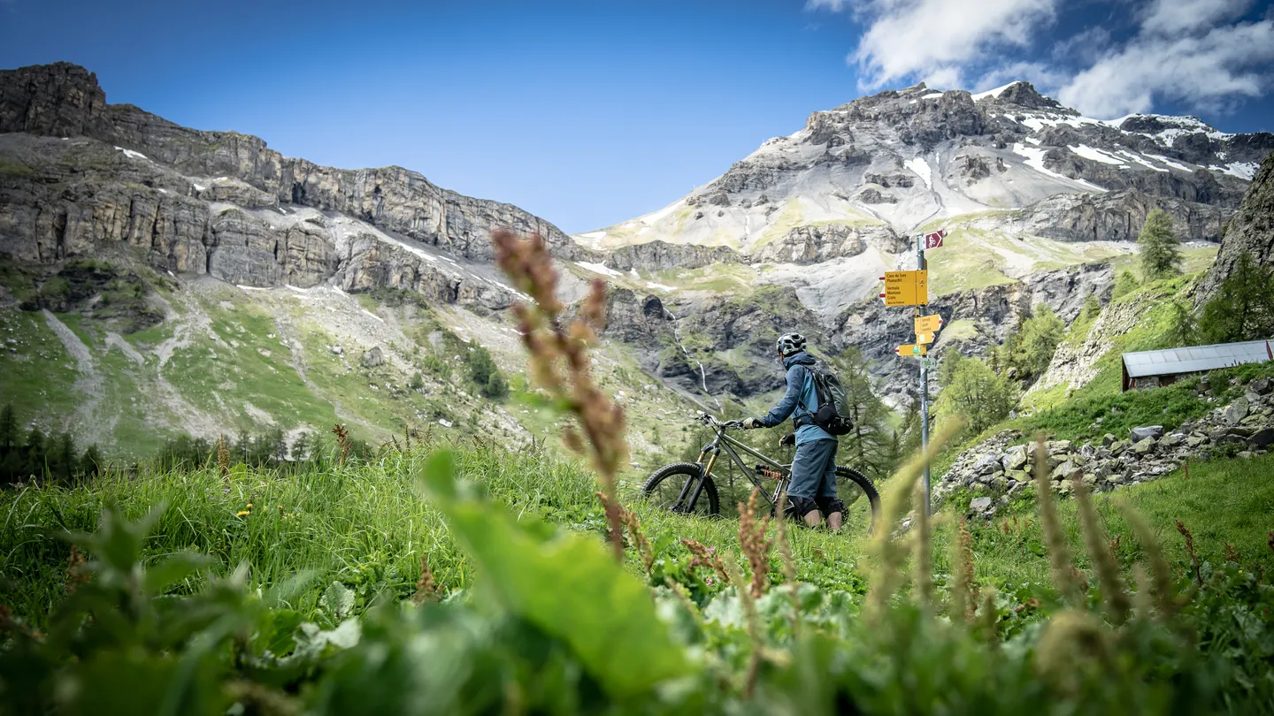 Mountainbike-Fotografie in den Alpen, sierre send it hässig — Bild 22