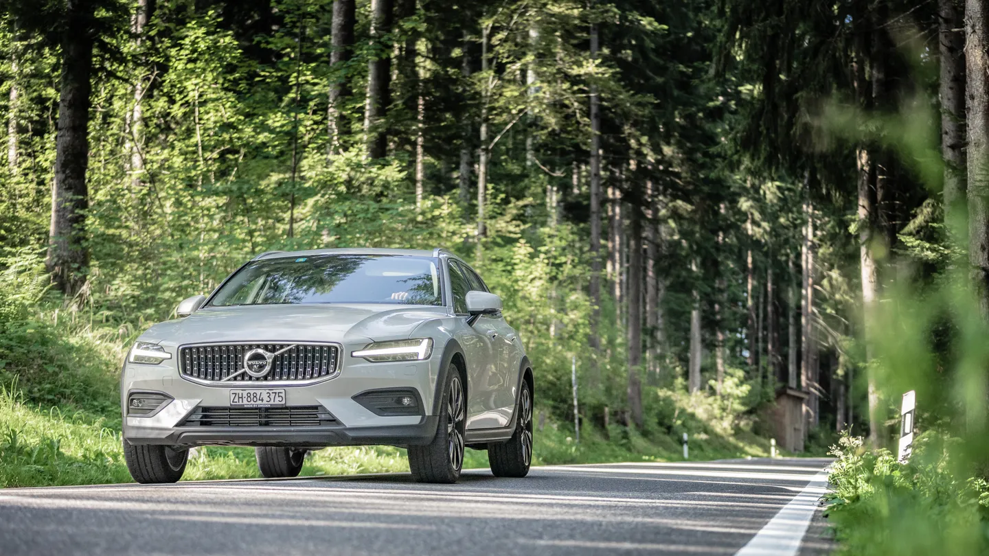 Volvo V60 Cross Country Roadtrip in den Schweizer Alpen, Gantrisch — Bild 17